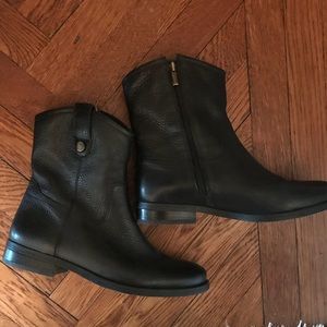 Vince Camuto flat black leather boots